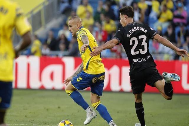 关键时刻荷甲焦点战，布莱顿扳平良机，引发热议，训练强度明显提升(曼联客战布莱顿势均力敌)