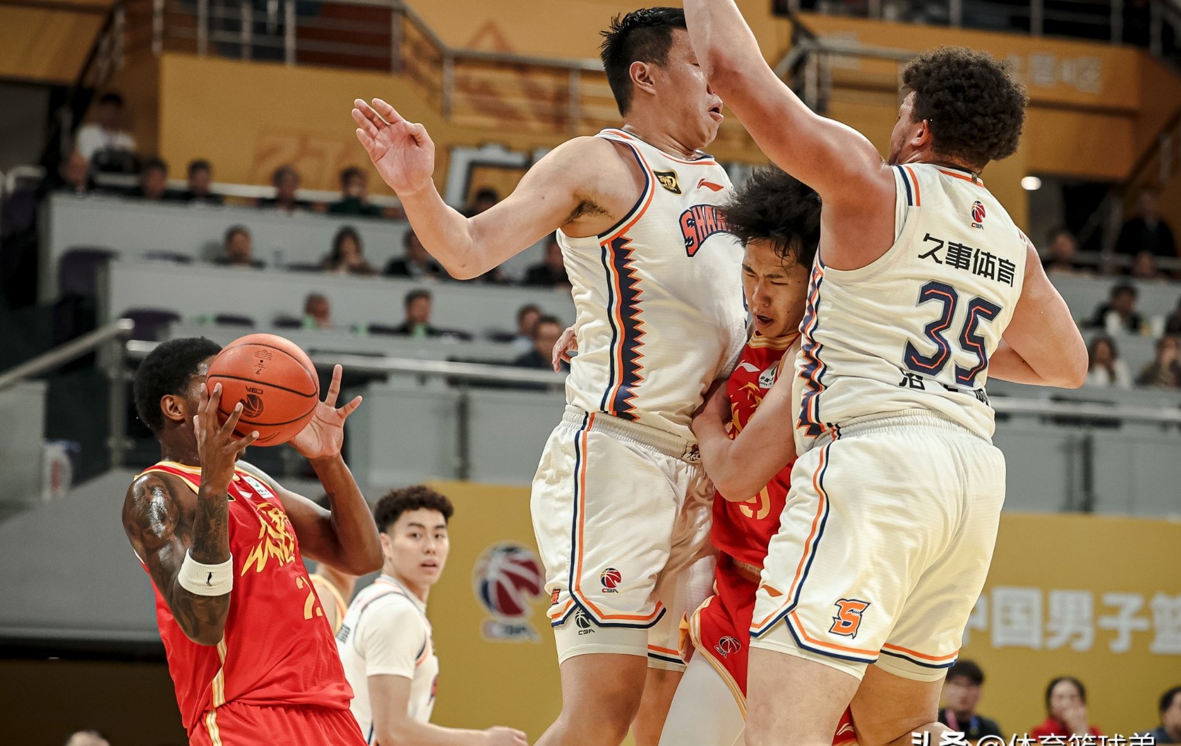 今晚广东宏远男篮对浙江广厦直播