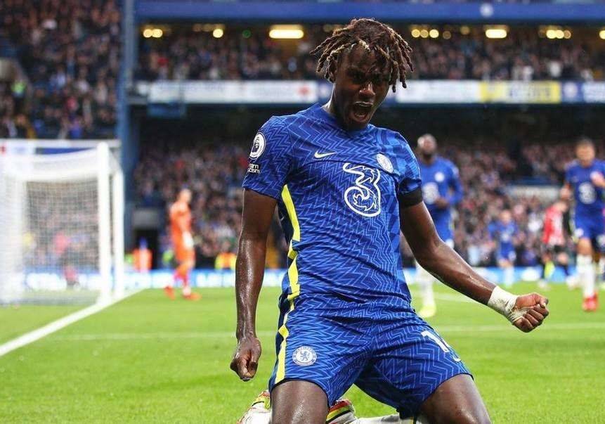 包含欧冠加时末段走向成谜；上海海港完成体检；压力陡增；轮换策略成焦点的词条