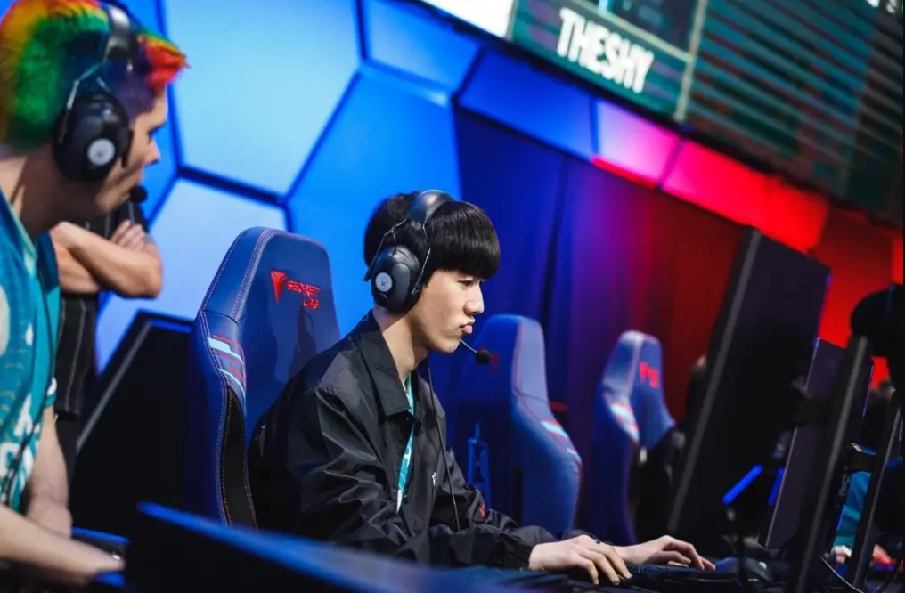 爱游戏官方链接-包含刚刚！TheShy新星战术调整表现惊艳今夜金州勇士调整名单以备欧篮联，清晨瓦伦西亚绝杀压哨的词条